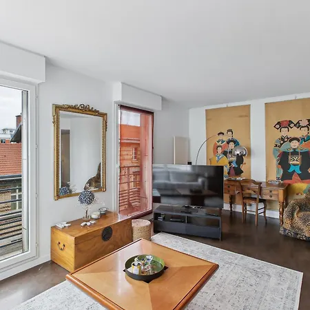 Proche De La Tour Eiffel Paris