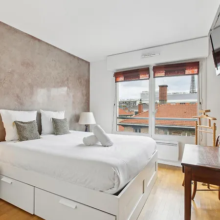 Proche De La Tour Eiffel Aparthotel *