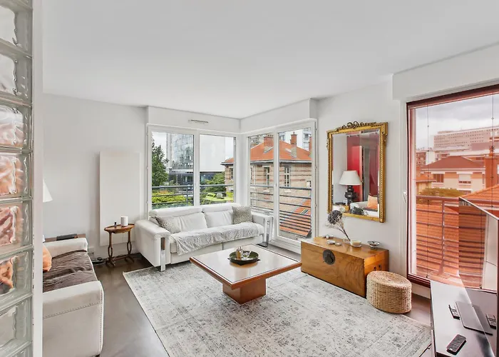 Proche De La Tour Eiffel 4*